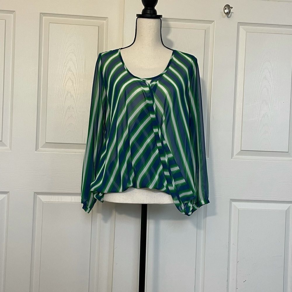 Teenplo famosa sheer crisscross long sleeve top, L